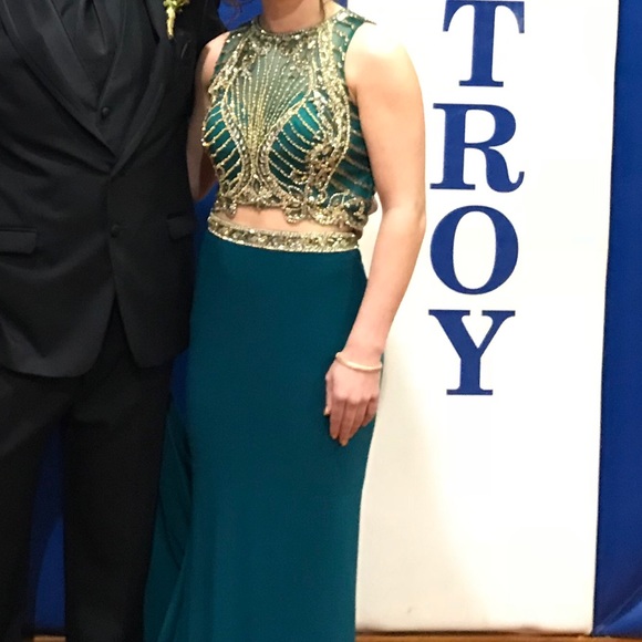 Alyce Paris, green prom dress